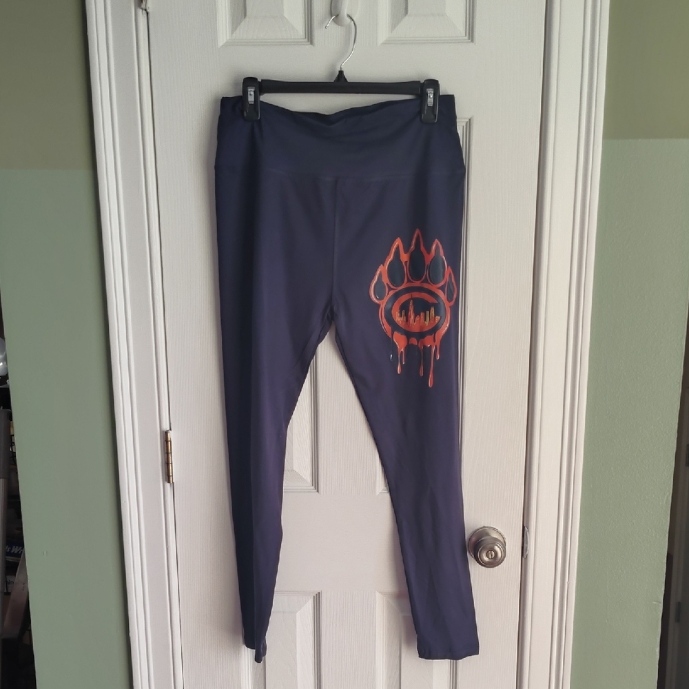 Women's Navy Leggings with Chicago Bears Paw And City Skyline Design